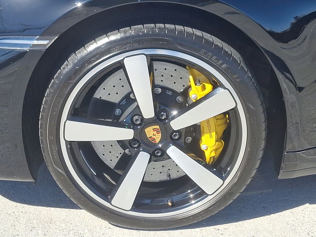 2020 Porsche 911 Carrera S 10