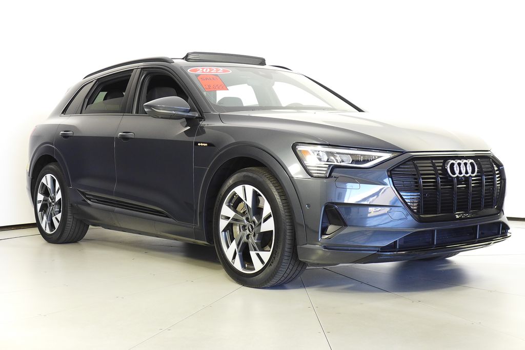 Thumbnail: 2022 Audi e-tron - 4