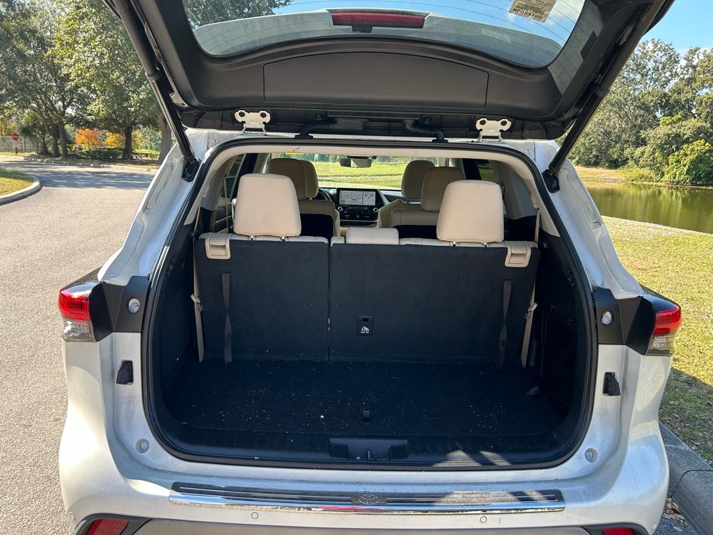 Thumbnail: 2021 Toyota Highlander - 10