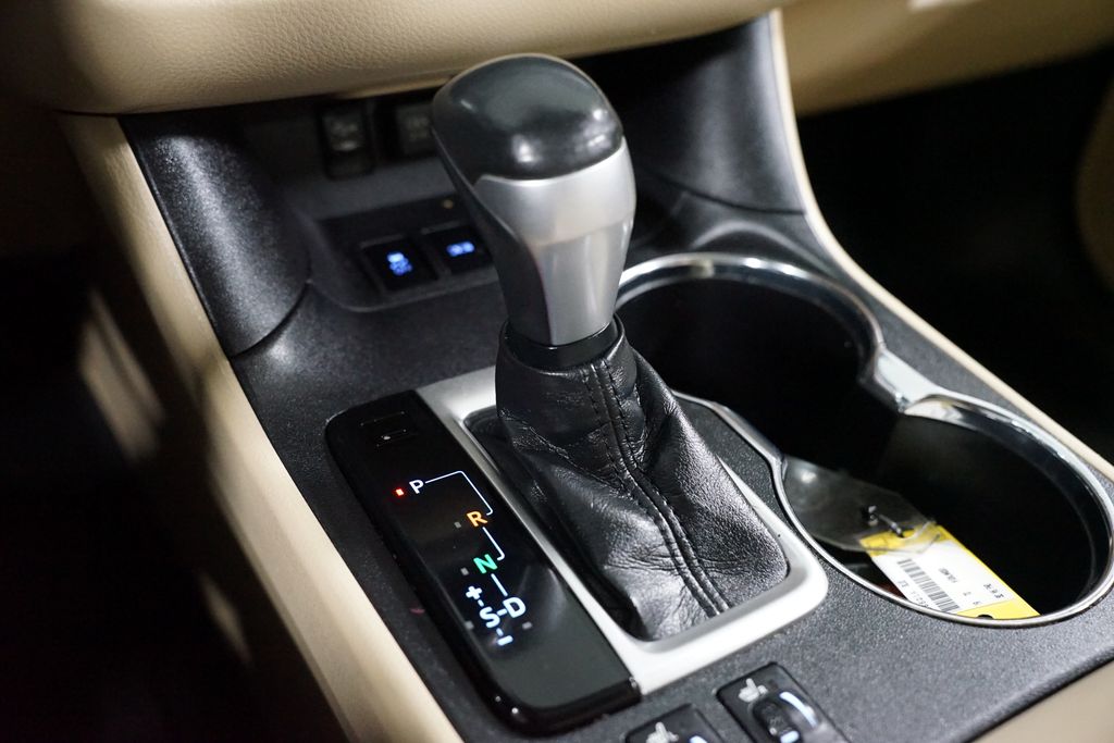 Thumbnail: 2019 Toyota Highlander - 21