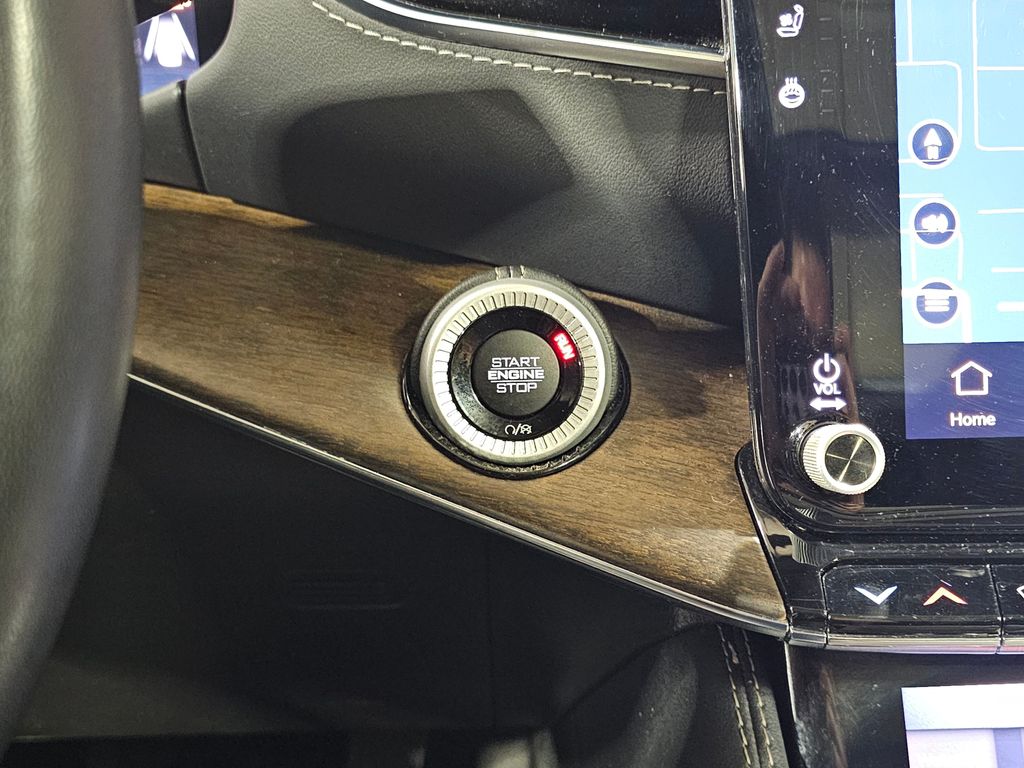 Used 2023 White Jeep Base image 31