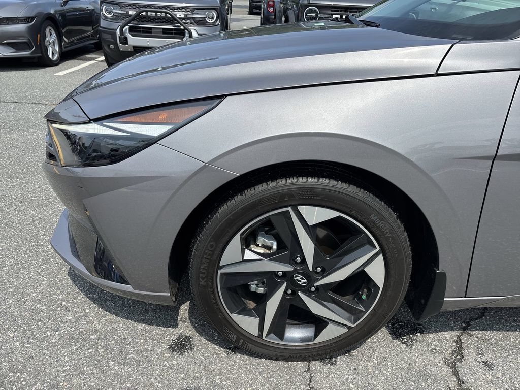 Used 2023 Metal Hyundai Limited image 19