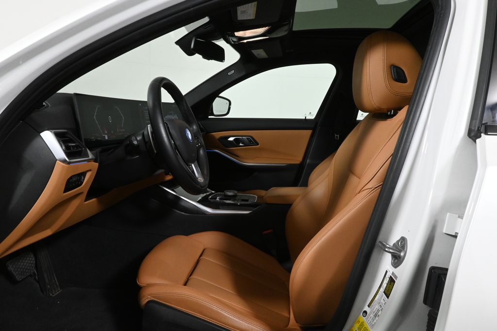Thumbnail: 2023 BMW 3 Series - 3