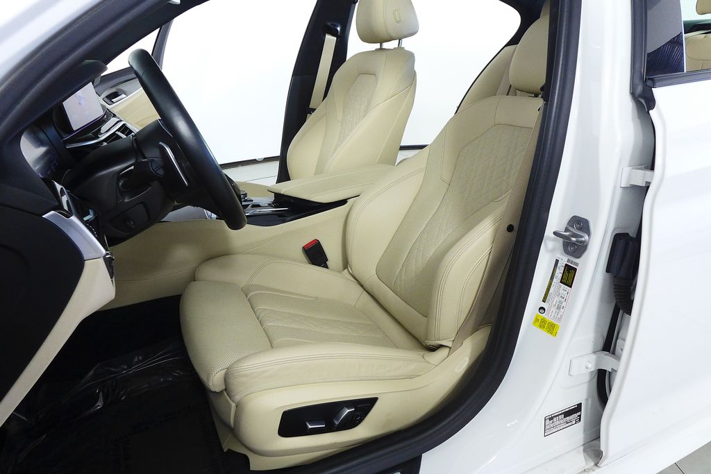 Thumbnail: 2022 BMW 5 Series - 22