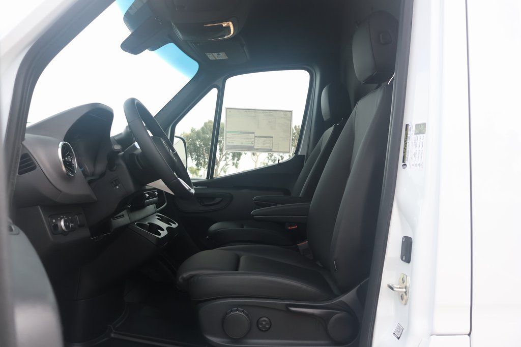 2024 Mercedes-Benz Sprinter 2500 5
