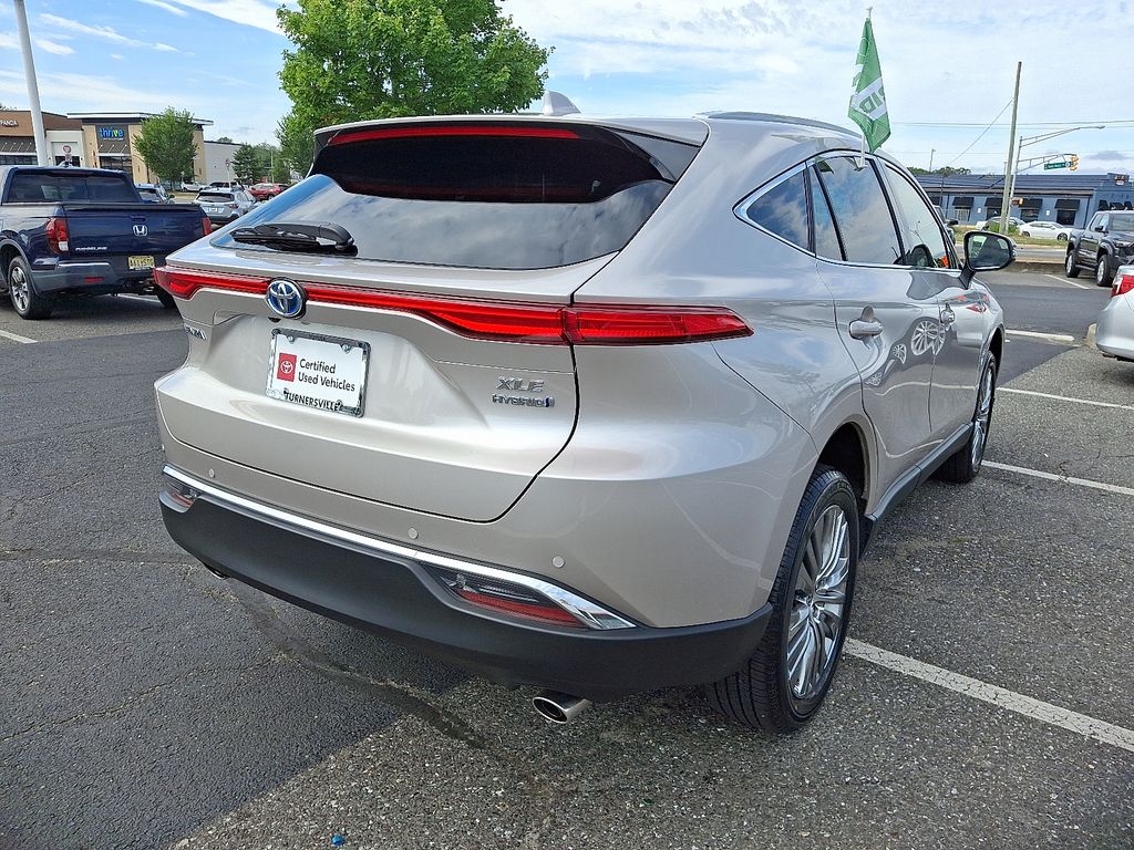 Thumbnail: 2022 Toyota Venza - 6