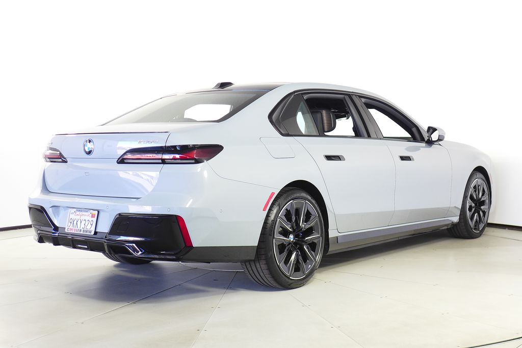 Thumbnail: 2024 BMW 7 Series - 7