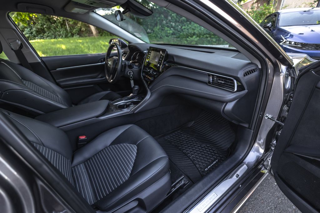 2024 Toyota Camry SE Nightshade thumbnail 25