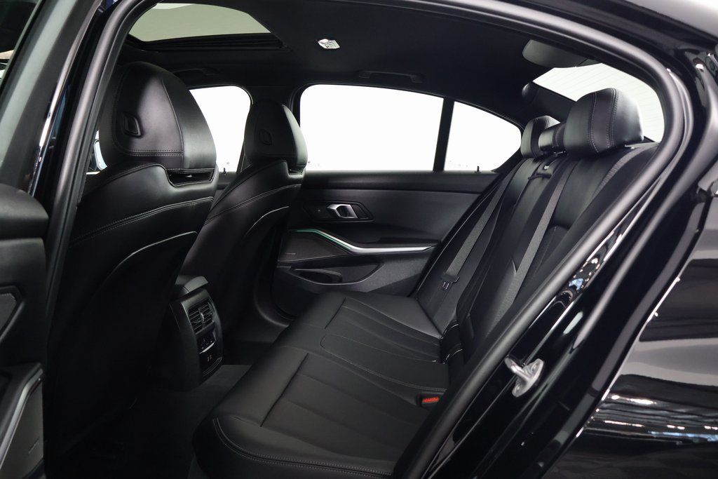 Thumbnail: 2025 BMW 3 Series - 11