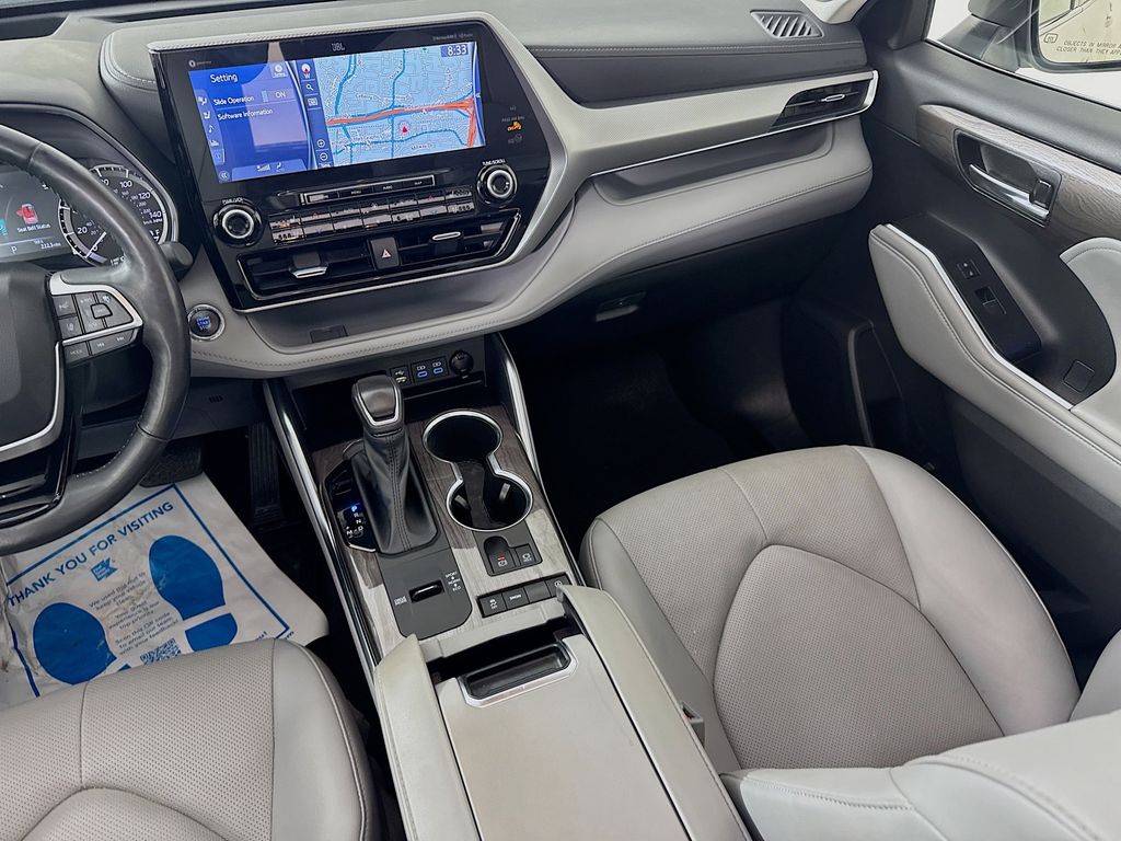 Used Car 2022 Toyota Highlander  Platinum For Sale Under $50,000 In Austin, Texas