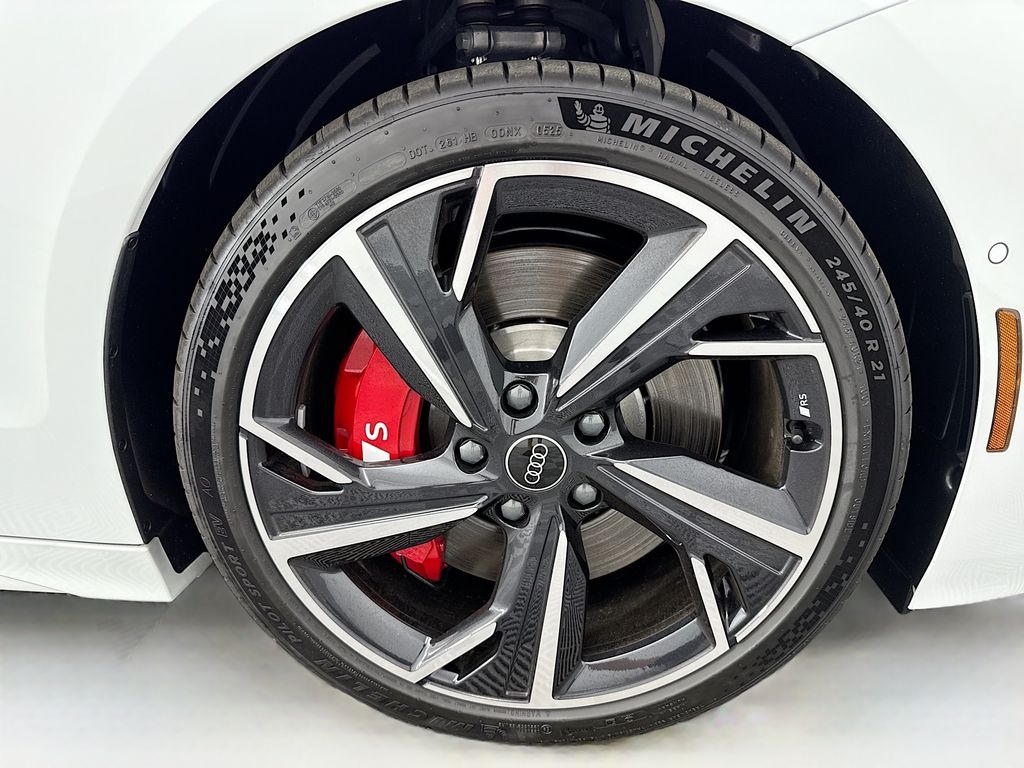 Thumbnail: 2025 Audi S6 - 32