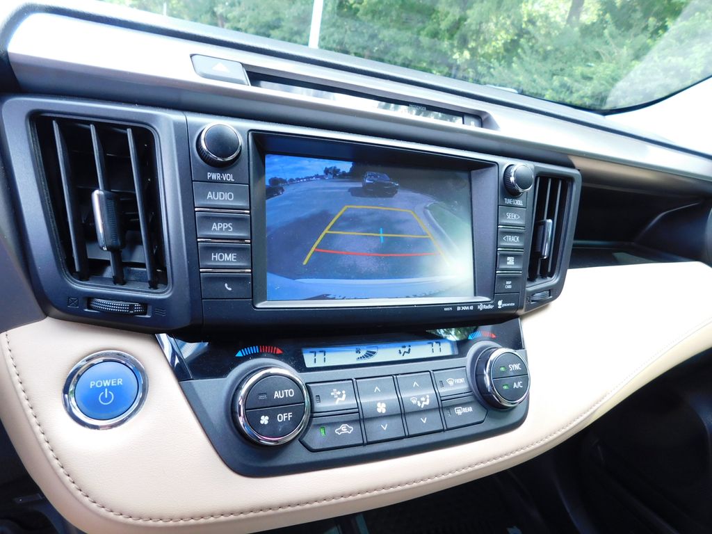 Thumbnail: 2016 Toyota RAV4 - 8