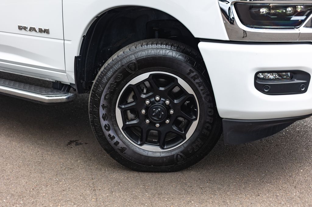 2025 Ram 3500 Laramie thumbnail 4