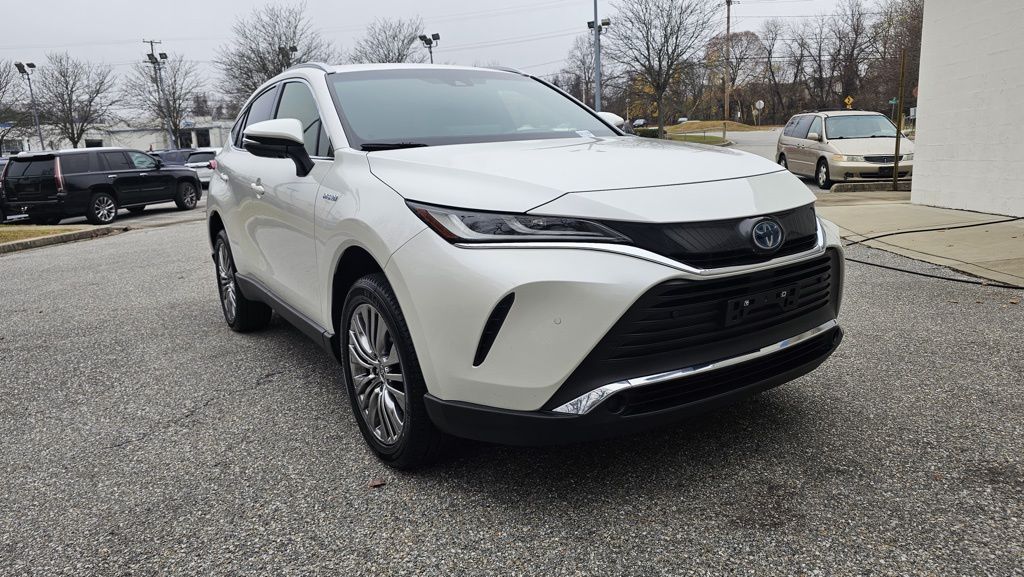 2021 Toyota Venza XLE photo 3