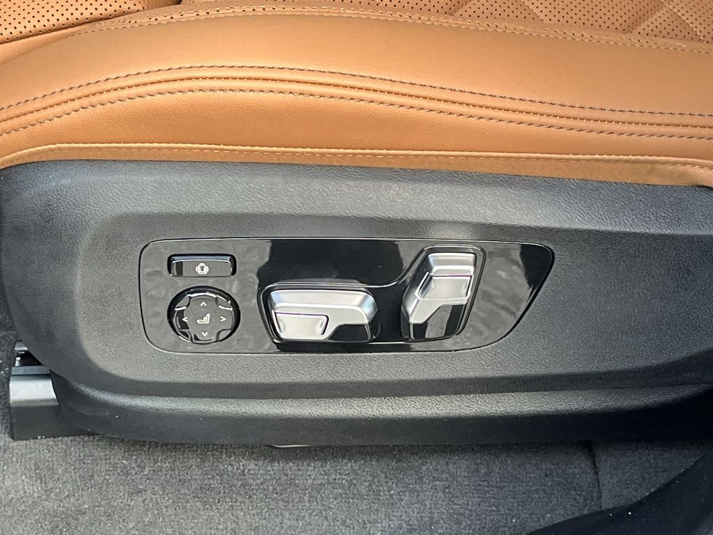 Thumbnail: 2026 BMW X5 - 12