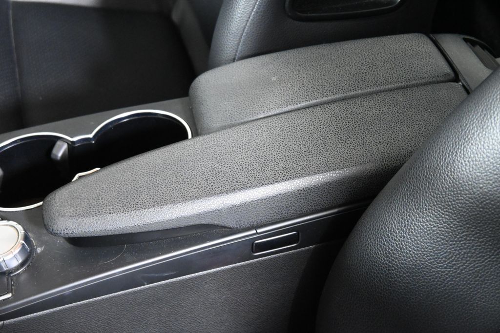 Thumbnail: 2013 Mercedes-Benz C-Class - 26