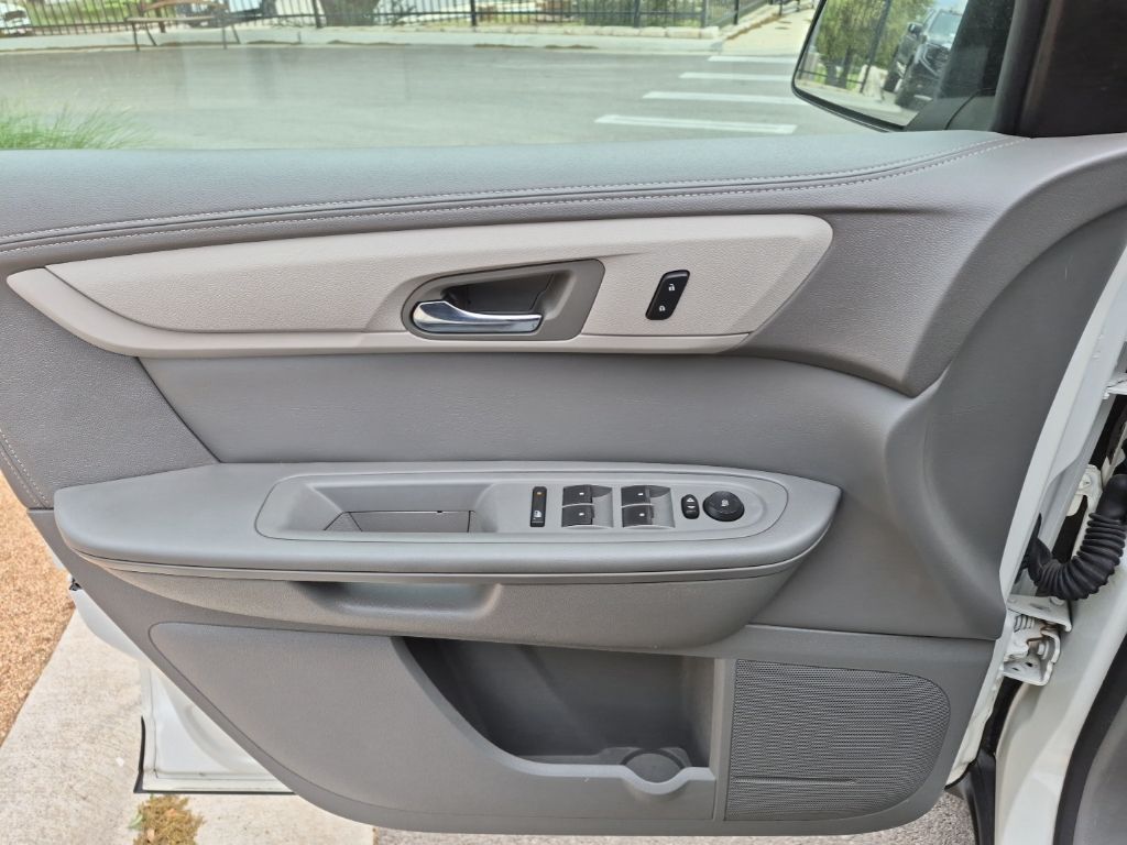 Used Car 2015 Chevrolet Traverse  Ls For Sale Under $10,000 In Austin, Texas