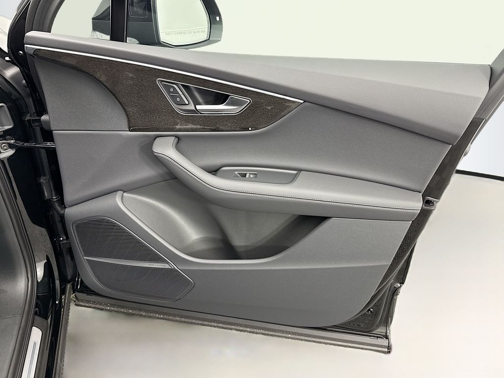 Thumbnail: 2026 Audi Q7 - 26