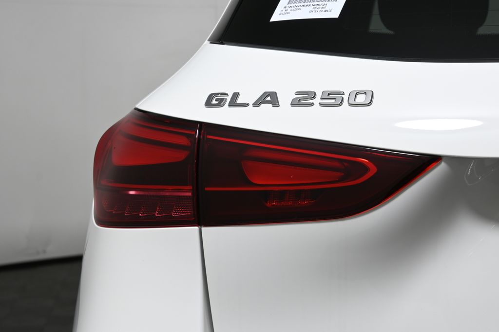 Thumbnail: 2025 Mercedes-Benz GLA - 12