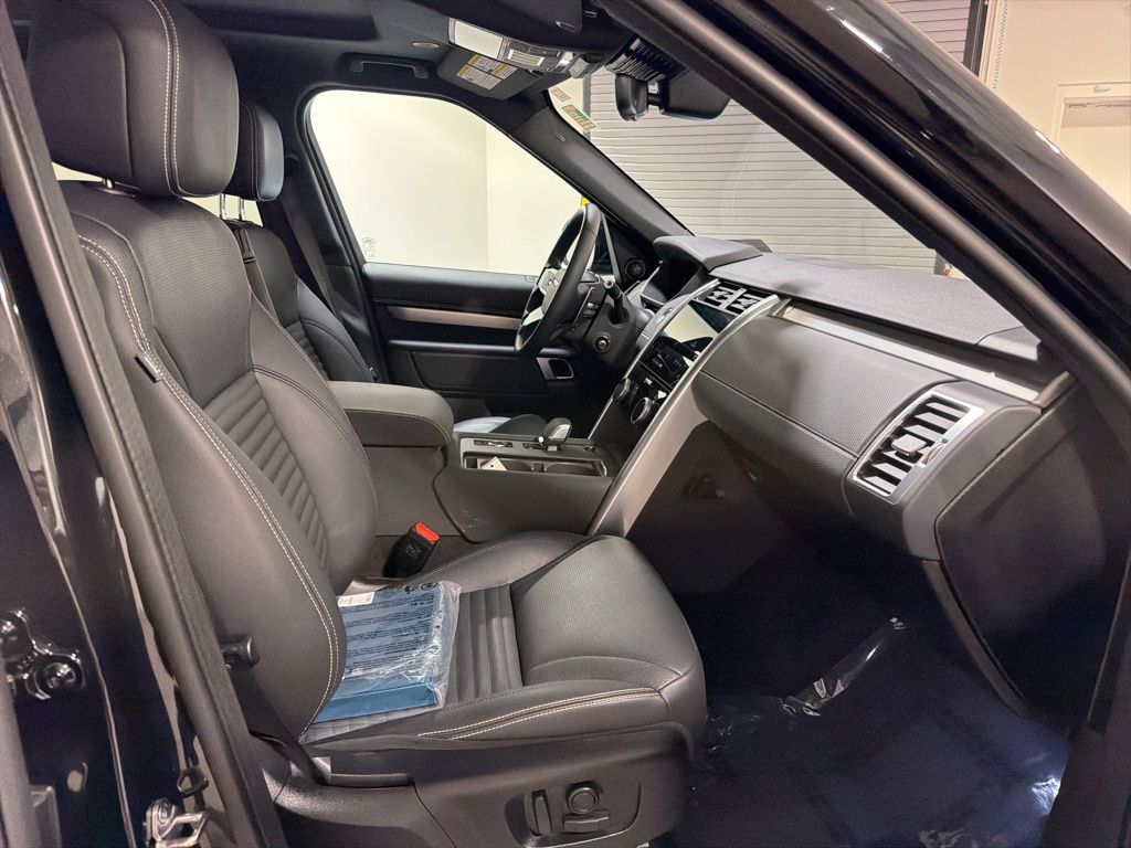 Certified Used 2025 Black Land Rover Dynamic SE image 25