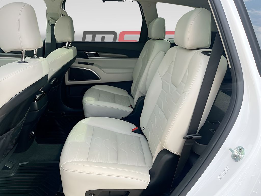 Used 2020 White Kia SX image 26