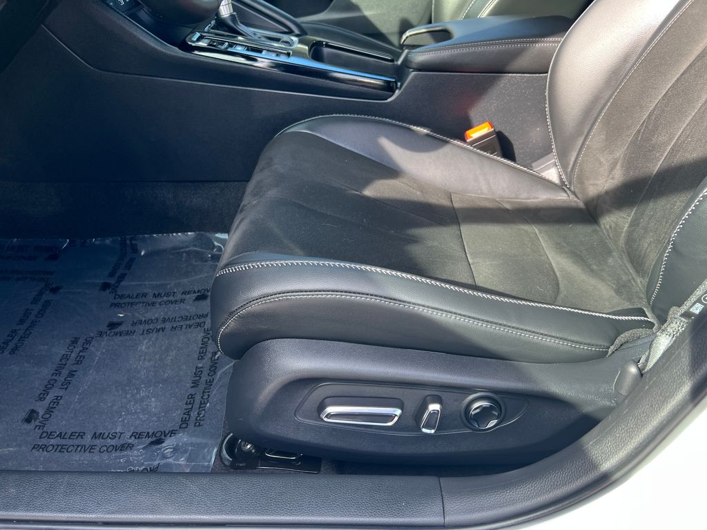 Thumbnail: 2025 Acura Integra - 15