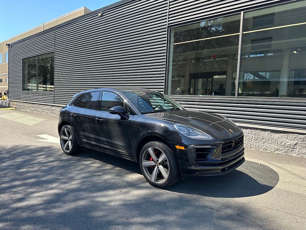 Thumbnail: 2026 Porsche Macan - 1