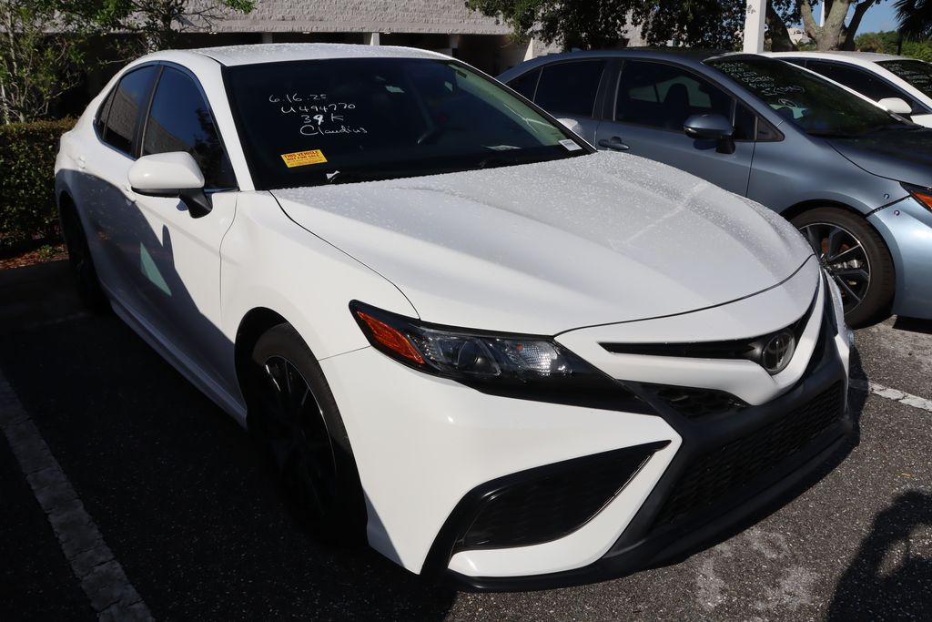 2021 Toyota Camry SE 6