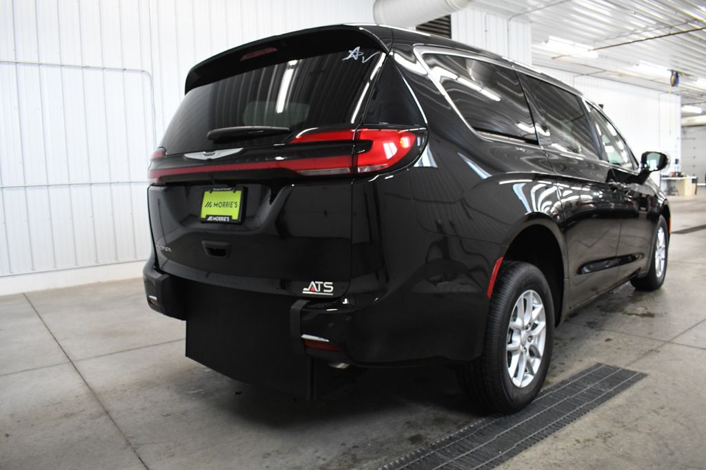 Used 2026 Black Chrysler Select image 11