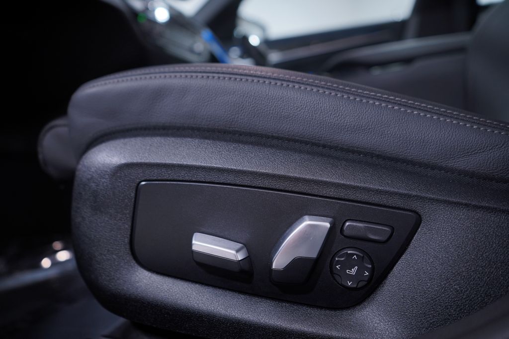 Thumbnail: 2023 BMW 5 Series - 18