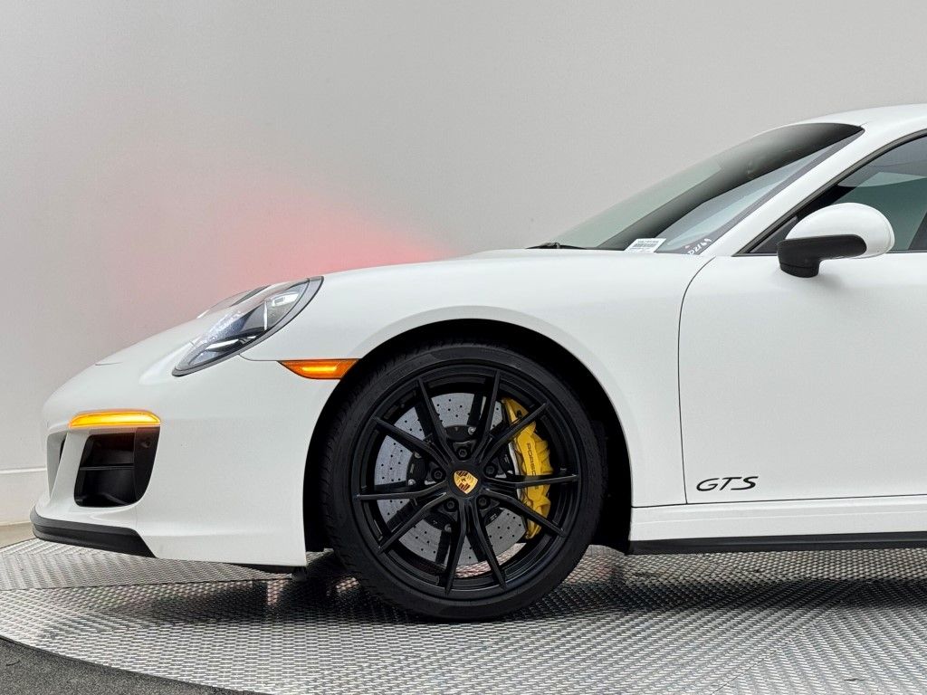 Thumbnail: 2019 Porsche 911 - 9