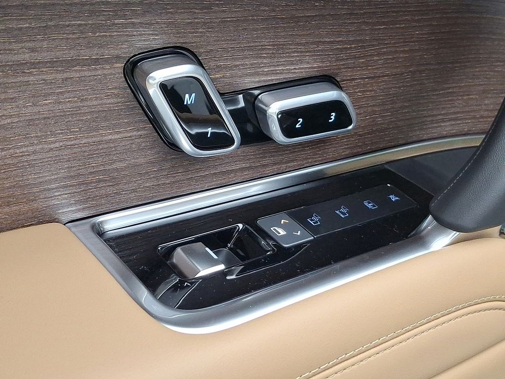Thumbnail: 2025 Land Rover Range Rover - 8
