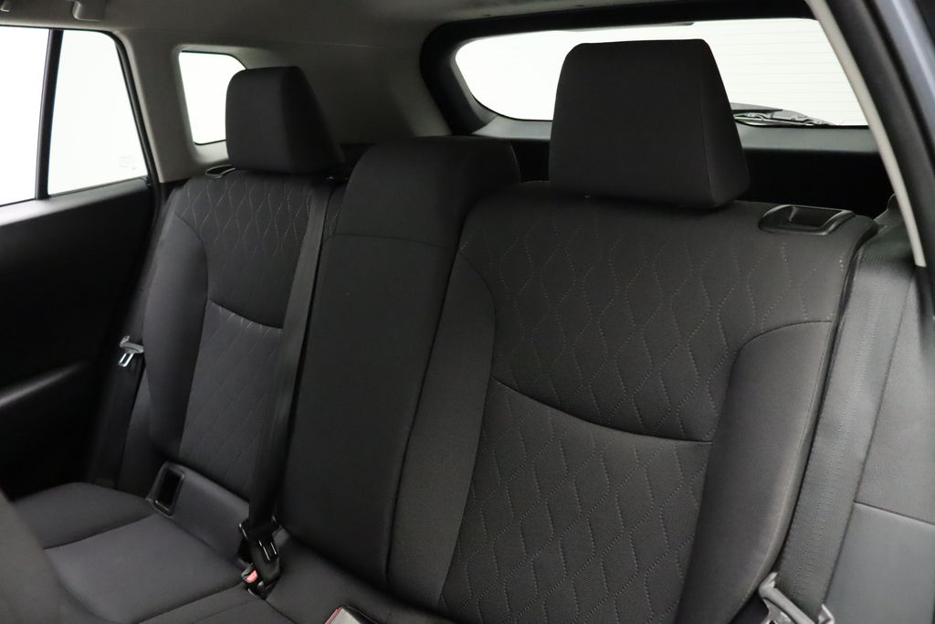 2022 Toyota Corolla Cross LE 18