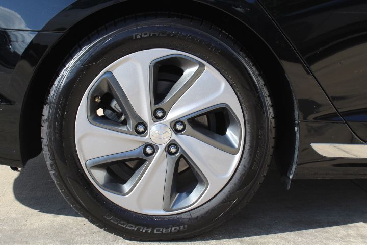 Used Car 2016 Hyundai Sonata Hybrid  Limited For Sale Under $12,000 In Georgetown, Texas