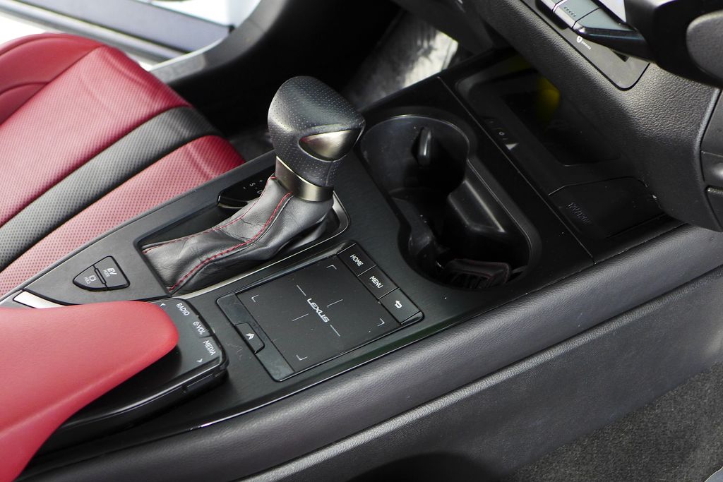 Thumbnail: 2022 Lexus UX - 15