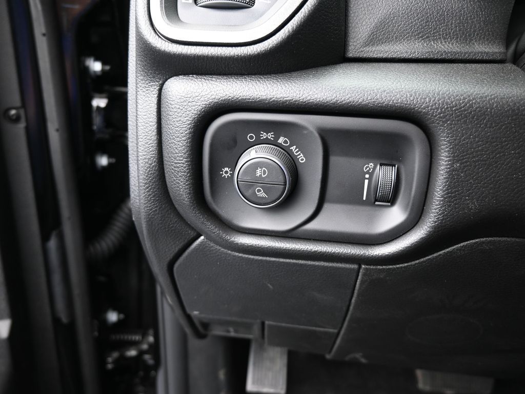 New 2026 Diamond Black Crystal Pearlcoat Ram Tradesman image 26