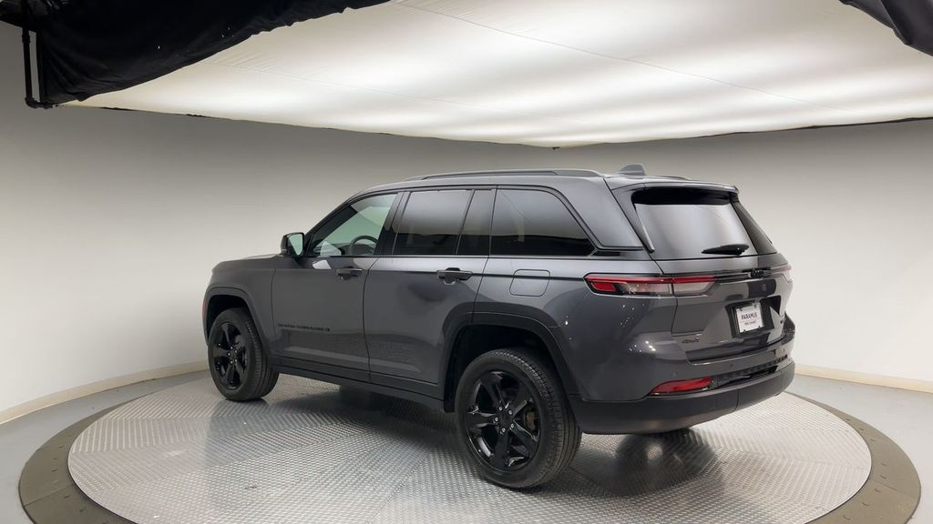Thumbnail: 2024 Jeep Grand Cherokee - 4