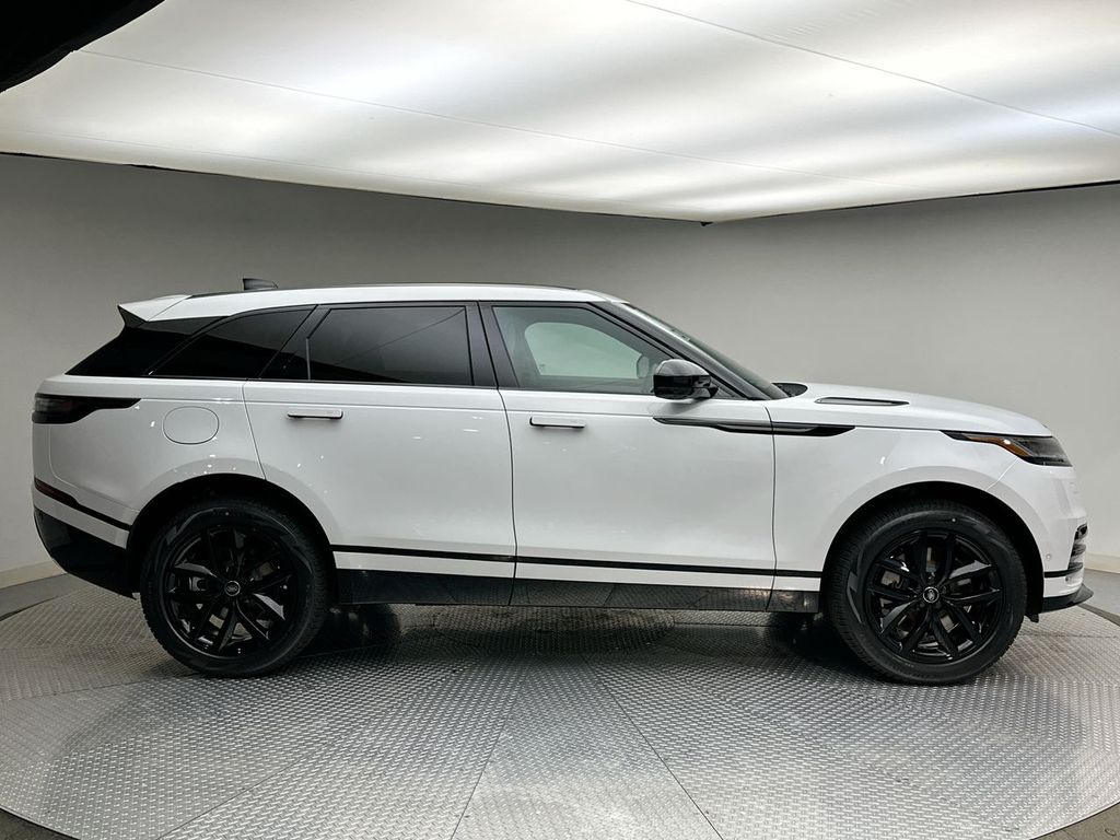2026 Land Rover Range Rover Velar Dynamic SE 4