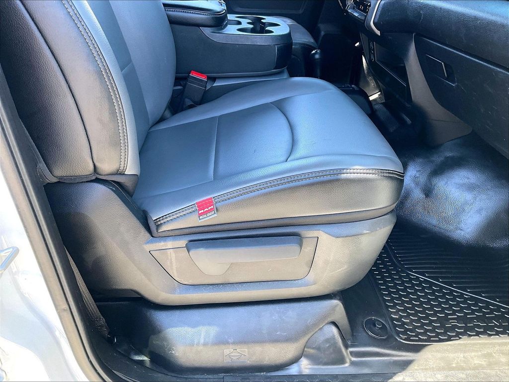 2023 Ram 3500 — photo 33