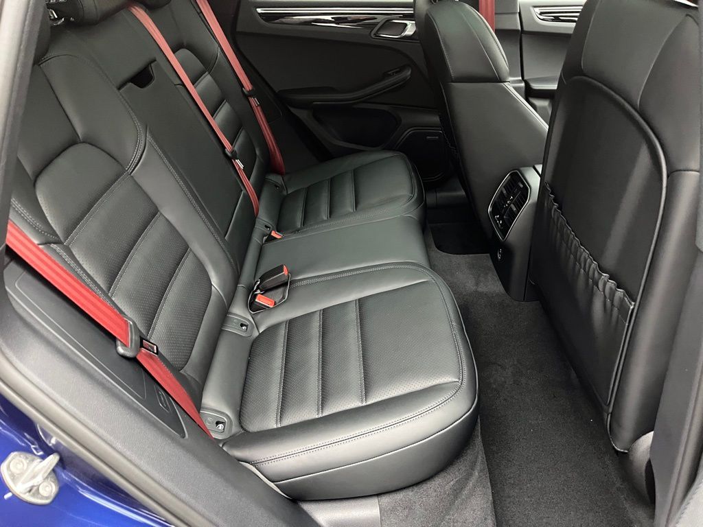 Thumbnail: 2026 Porsche Macan - 28