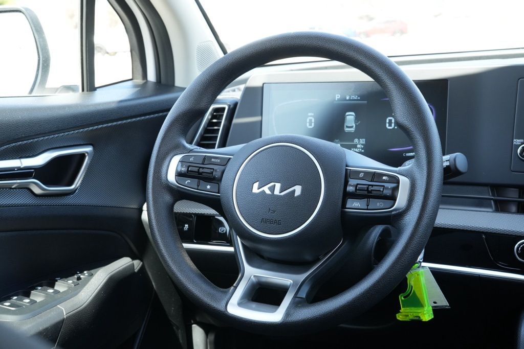 2025 Kia Sportage LX - Photo 21