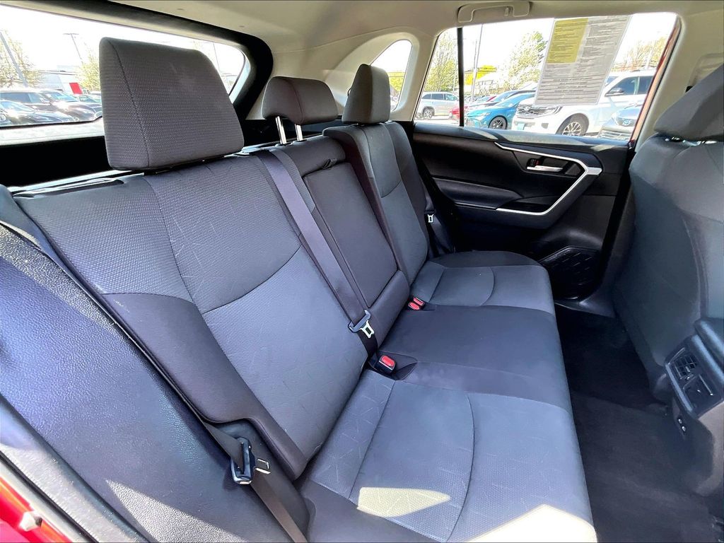 2024 Toyota RAV4 — photo 16