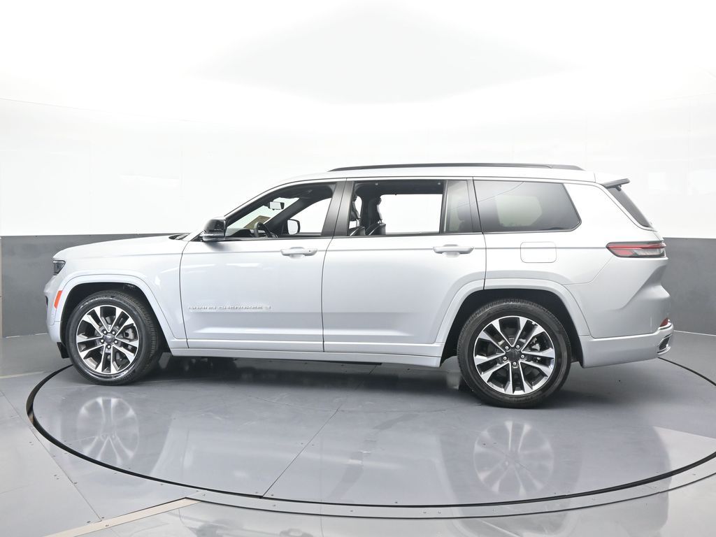 Used 2024 Silver Zynith Jeep Overland image 3