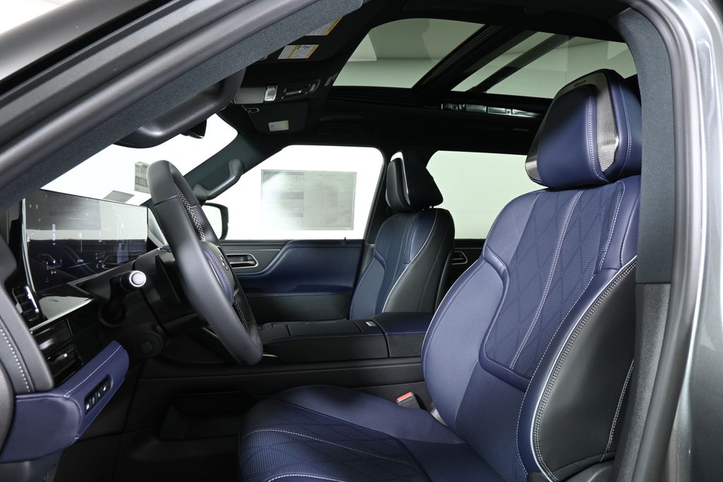 Thumbnail: 2026 INFINITI QX80 - 13