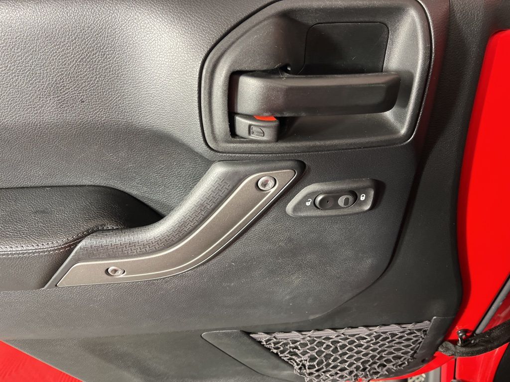 Thumbnail: 2017 Jeep Wrangler - 23