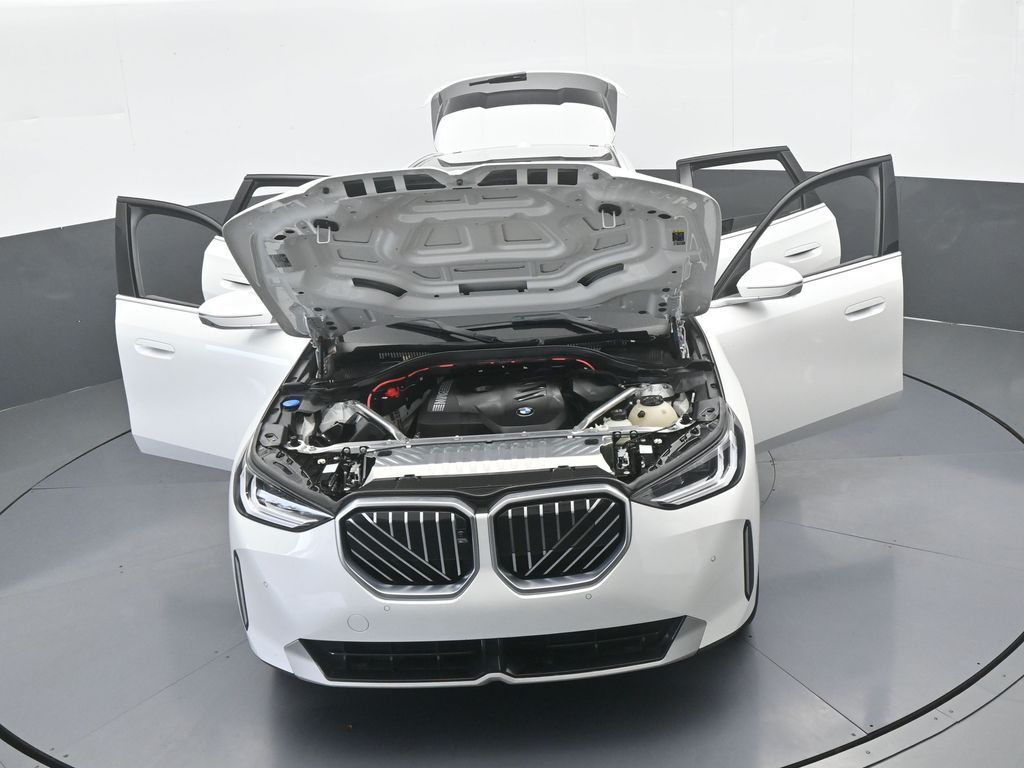 Used 2025 White Metallic BMW 30 xDrive image 79