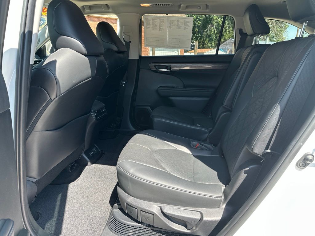 Used 2022 Toyota Highlander Hybrid SUV
