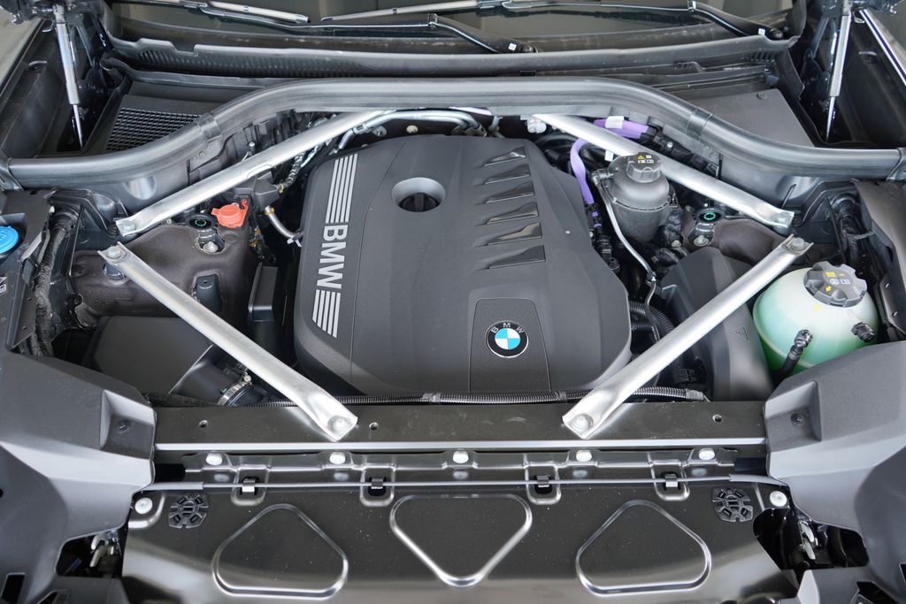 Thumbnail: 2026 BMW X7 - 21
