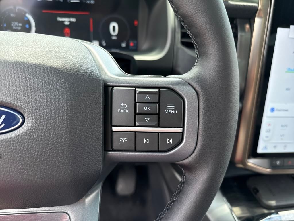 2025 Ford F-150 Lightning Lariat photo 16