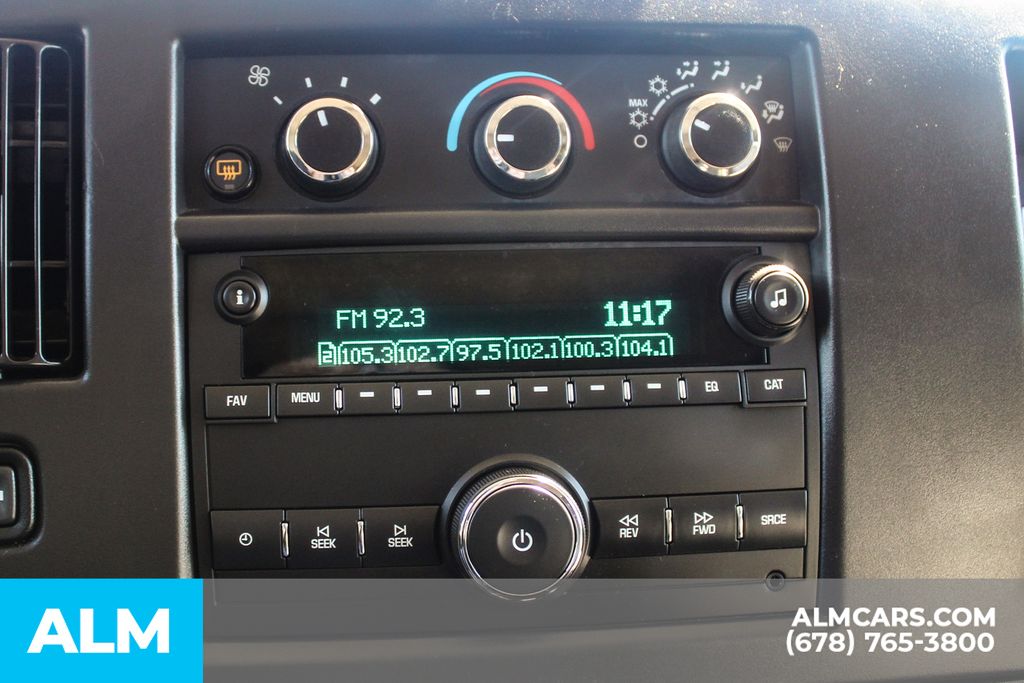 Used 2025 White Chevrolet LT image 30